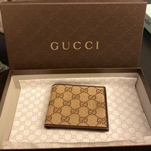 Gucci bifold monogram wallet, EUC.